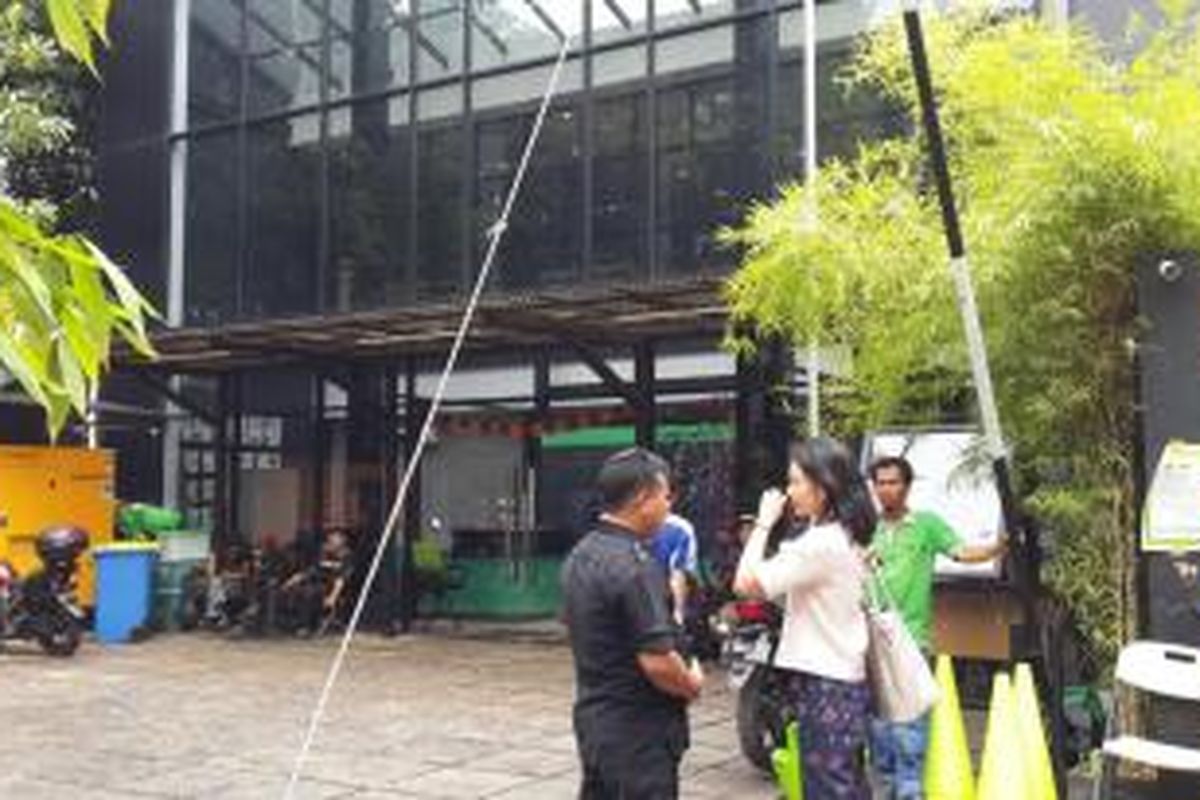 Aktivitas di kantor pusat PT Go-Jek Indonesia masih berjalan normal, Selasa (3/11/2015). Belum ada tanda-tanda pengemudi demo di kantor tersebut..