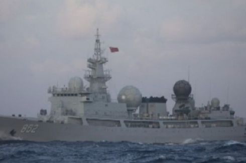 Kapal Laut Pengintai China Sedang Diamati dengan Seksama
