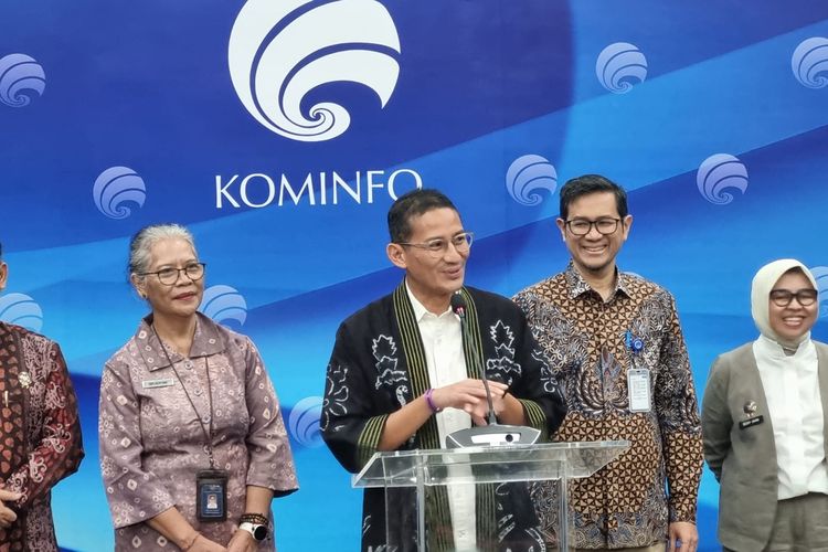 Menteri Pariwisata dan Ekonomi Kreatif (Menparekraf) Sandiaga Salahuddin Uno saat ditemui di Kementerian Kominfo, Jakarta, Kamis (14/3/2024).