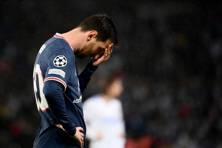 Reaksi Lionel Messi dalam laga leg pertama babak 16 besar Liga Champions 2021-2022 antara Paris Saint-Germain dan Real Madrid di Stadion Parc des Princes, Paris, Perancis, Rabu (16/2/2022) dini hari WIB.