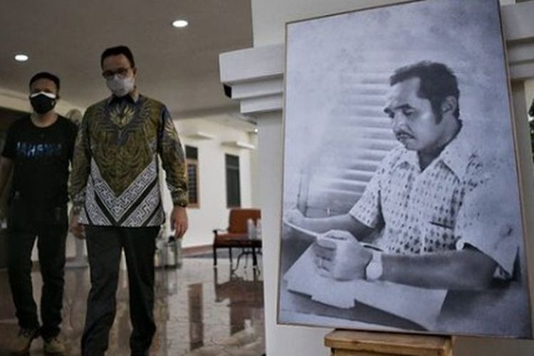 Gubernur DKI Jakarta Anies Baswedan saat melayat ke rumah duka Sabam Sirait di Bintaro, Jakart Selatan, Kamis (30/9/2021).