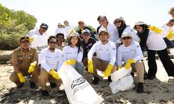 Pertamina Port Logistik Gelar Aksi Transplantasi Terumbu Karang dan Pembersihan Sampah di Kepulauan Seribu
