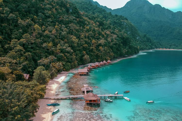 Pantai Ora di Pulau Seram, Indonesia sebagai pantai tercantik di dunia