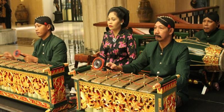 Gamelan Jawa. Pentingnya pembinaan bagi para ujung tombak pariwisata, termasuk pelaku budaya.