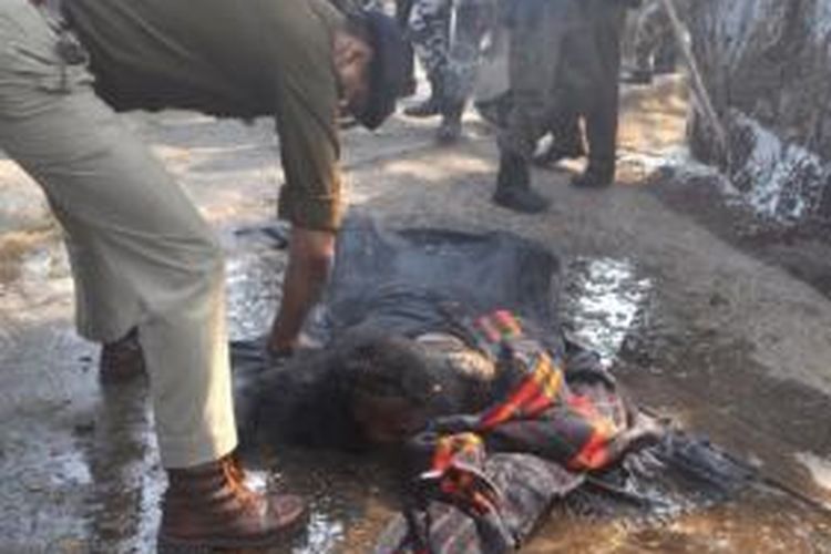 Seorang petani India bakar diri dalam sebuah protes terkait kepilikan tanah