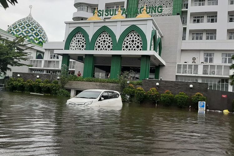 Banjir di RSI Sultan Agung Semarang, Senin (8/2/2021).