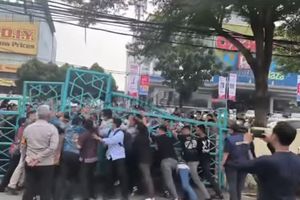 2 Kelompok Saling Dorong di Madrasah Pembangunan Pamulang Tangsel hingga Pagar Roboh