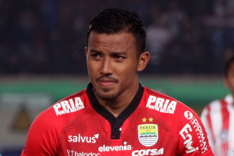 Kiper Persib Bandung, Teja Paku Alam. 