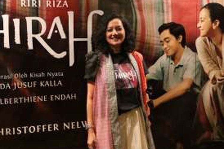 Cut Mini Theo menghadiri konferensi pers film Athriah di Epicentrum XXI, Jakarta Selatan, Kamis (22/9/2016). Film ini mengangkat kisah nyata ibunda Wakil Presiden Indonesia Jusuf Kalla.