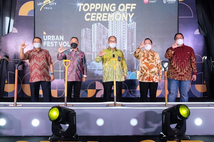 Topping off LRT City Ciracas, Minggu (28/11/2021).