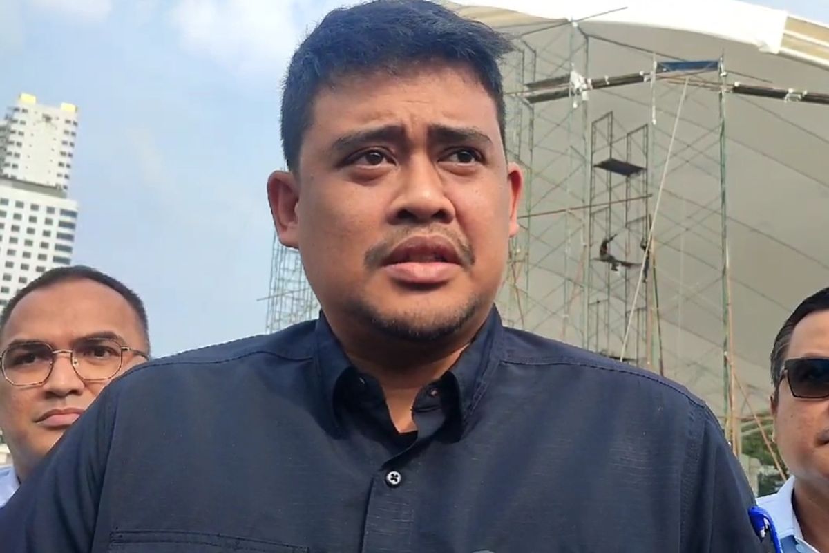 Gubernur terpilih di Pilkada Sumut, Bobby Nasution saat diwawancarai di Lapangan Merdeka Medan, Selasa (4/2/2025)