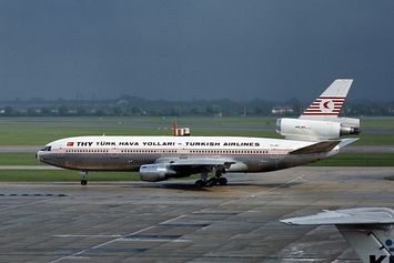 Kisah-Turkish-Airlines-981-Tahun-1974-Pintu-Terlepas-di-Udara-6-Penumpang-Terlempar-340-Lainnya-Tewas-di-Pesawat