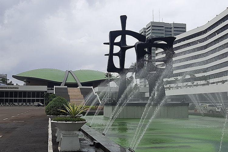 Suasana di Kompleks Parlemen atau Gedung DPR/MPR, Jakarta, Jumat (14/1/2022).