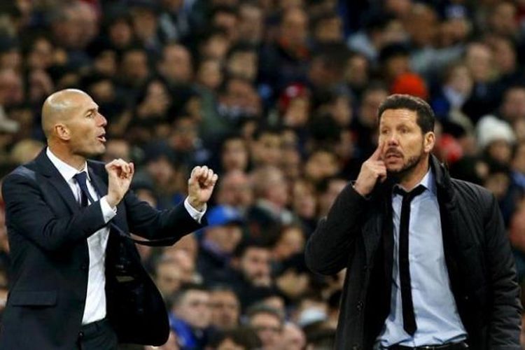 Pelatih Real Madrid, Zinedine Zidane (kiri), akan kembali berhadapan dengan pelatih Atletico Madrid, Diego Simeone. Kali ini, keduanya akan berjumpa pada laga final Liga Champions 2015-2016.