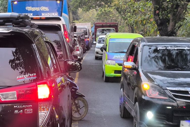 2 Hari, 2 Truk Mogok di Akses Bangkalan-Sampang, Picu Kemacetan Panjang