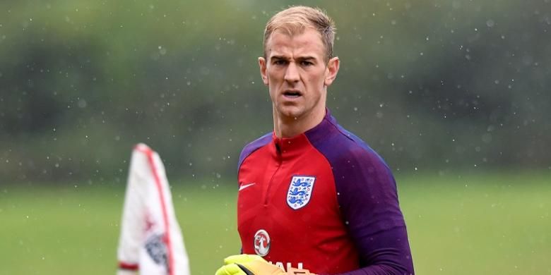 Kiper Torino dan tim nasional Inggris, Joe Hart, menjalani sesi latihan di St Georges Park pada 3 September 2016.