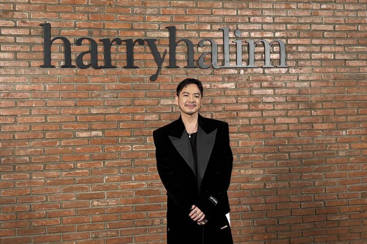 Harry Halim saat mempersembahkan karyanya, Spring/Summer Collection 2026, di Brickhall Fatmawati, Jakarta Selatan, Selasa (11/11/2025).