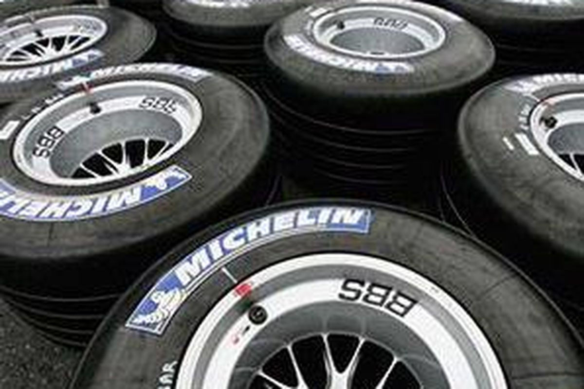 Michelin, menjadi kandidat penyuplain ban F1 2011. Michelin akan bersaing dengan Pirelli dan Avon Cooper.