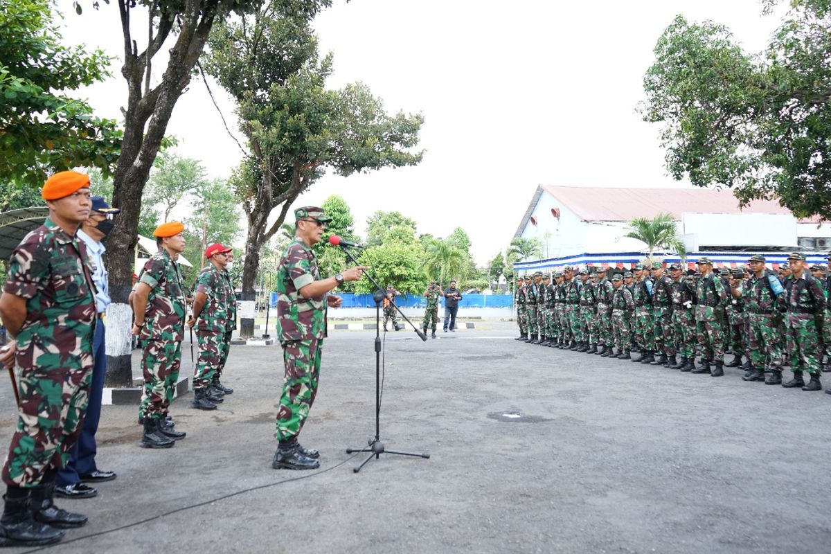 Kepala Muspusdirla Yogyakarta Kolonel Sus Yuto Nugroho saat memberikan sambutan penerimaan peserta Komcad Matra Udara di halaman parkir Muspusdirla Yogyakarta, Sabtu (13/8/2022).