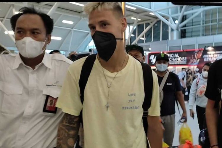 Suasana keberangkatan Quartarao bertolak dari bandara Lombok