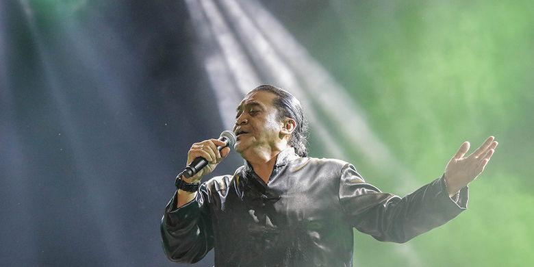 Lirik Dan Chord Lagu Layang Kangen Didi Kempot × jika pembaca melihat ada penggalan lirik lagu yang salah, typo, kurang tepat atau perlu 'disensor' dari lirik lagu ini, beritahu. lirik dan chord lagu layang kangen