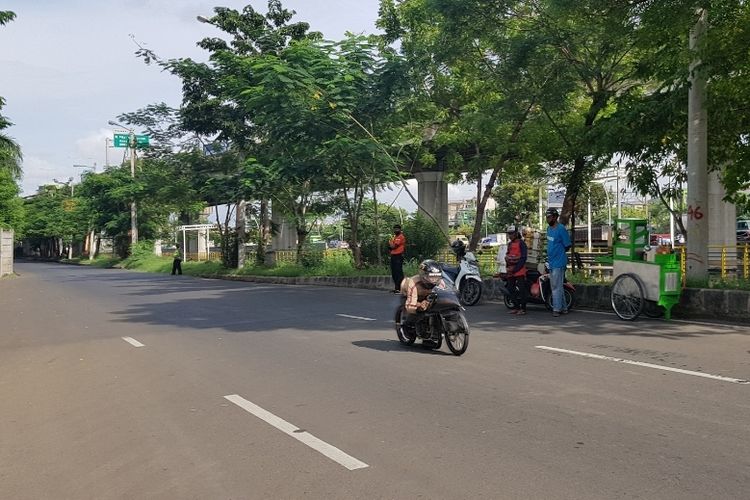 Seorang anggota komunitas tengah melakukan test drive di kawasan Ancol yang akan digunakan untuk track balap khusus komunitas, Senin (10/1/2022).