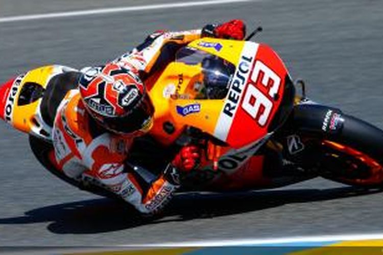 Pebalap Repsol Honda asal Spanyol, Marc Marquez, membalap pada sesi kualifikasi GP Perancis di Sirkuit Le Mans, Sabtu (17/5/2014).