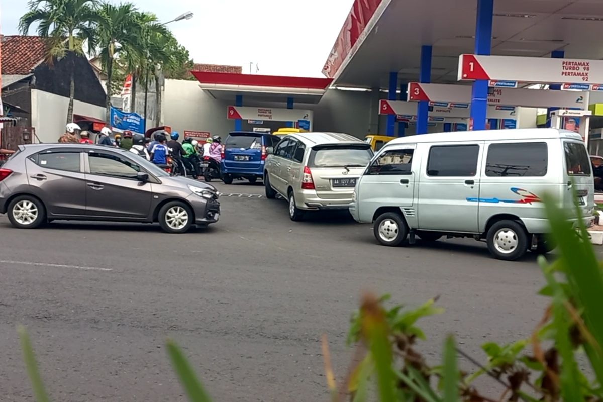 Stasiun Pengisian Bahan Bakar Umum (SPBU) di Kabupaten Purworejo sudah mulai melakukan pengisian BBM memakai aplikasi MyPertamina.