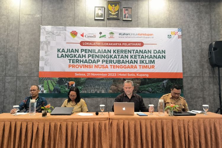 Badan Perencanaan Pembangunan, Penelitian dan Pengembangan Daerah (Bappelitbangda) Provinsi Nusa Tenggara Timur (NTT) dan International Centre for Research in Agroforestry (Icraf) mengadakan lokakarya pelatihan (lokalatih), di Hotel Sotis, Kupang, Selasa (21/11/2023).
