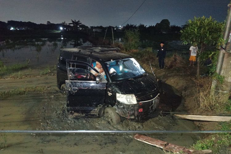Kronologi APV Nyemplung Sawah di Babelan, Bermula dari Tabrak Agya