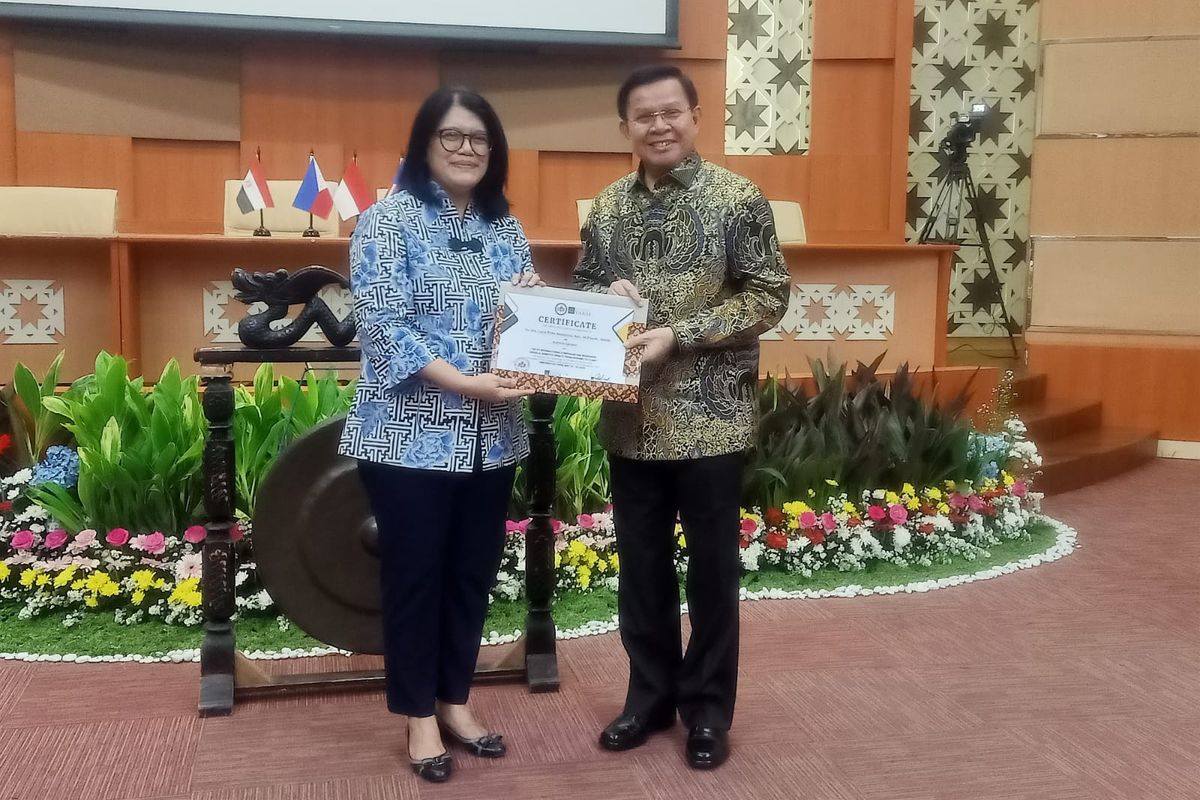 Rektor Universitas Yarsi dan Dirjen Kefarmasian dan Alat Kesehatan Kemenkes