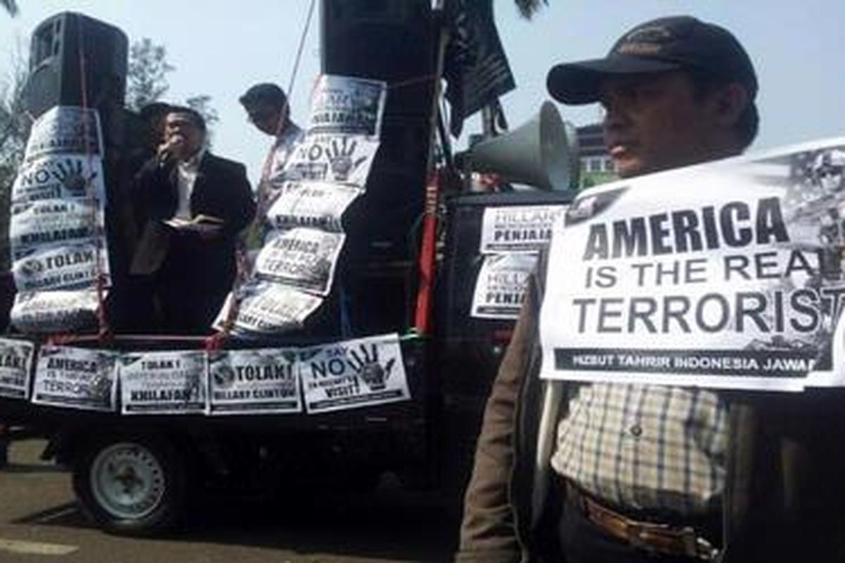 Massa Hizbut Tahrir menolak rencana kedatangan Menlu Amerika Serikat 