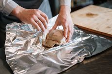 Apakah Berbahaya Menggunakan Aluminium Foil untuk Memasak?