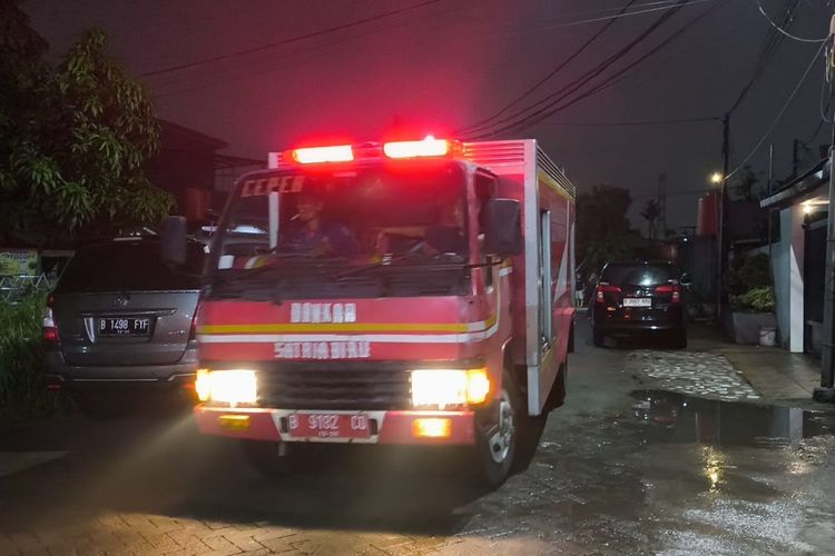 Listrik Asrama Polri Ciledug Kembali Menyala Usai Kebakaran Padam