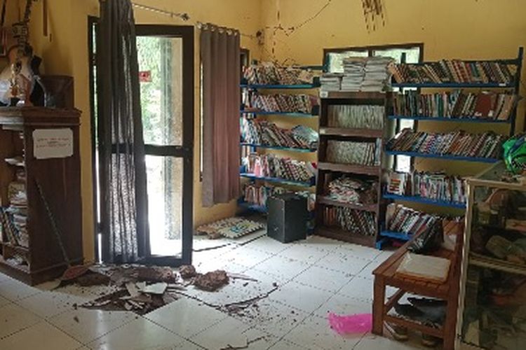 Diterjang Pergeseran Tanah, Perpustakaan Desa Nyaris Roboh, Anak-anak di Purwakarta Kehilangan Ruang Membaca