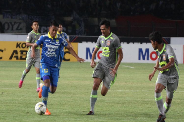 Pemain Persib Bandung, Febri Hariyadi, dalam laga melawan Borneo FC, di Stadion Si Jalak Harupar, Kabupaten Bandung, Rabu (14/8/2019).