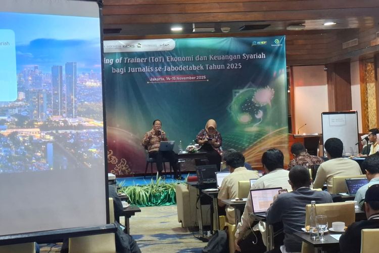 Kepala Departemen Ekonomi dan Keuangan Syariah Bank Indonesia Imam Hartono menjadi pembicara utama dalam Training of Trainer (ToT) Ekonomi dan Keuangan Syariah untuk jurnalis se-Jabodetabek, Jumat-Sabtu (14-15/11/2025).


