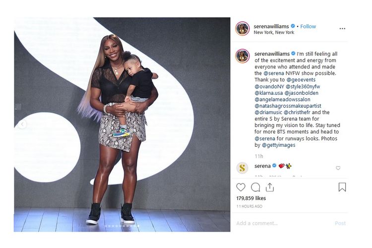 Serena Williams bersama sang anak Alexis di catwalk New York Fashion Week 