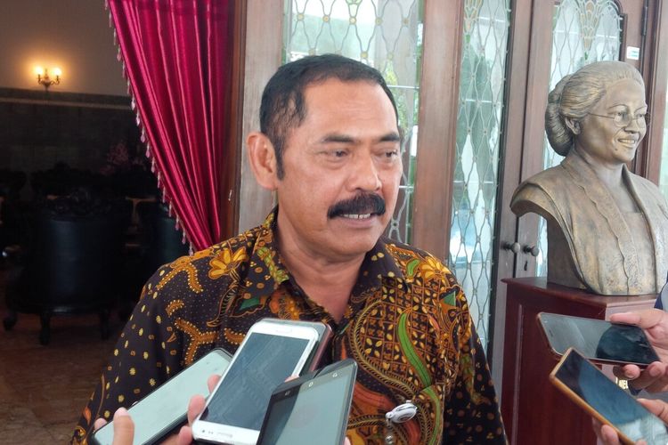 Wali Kota Surakarta FX Hadi Rudyatmo ditemui di rumah dinas Loji Gandrung Solo, Jawa Tengah, Selasa (24/3/2020).