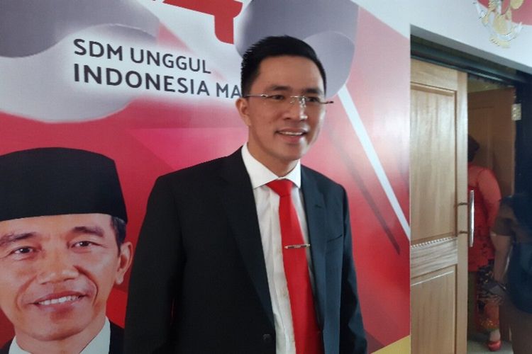 Anggota DPRD Sulut Melky Jakhin Pangemanan diwawancara saat persiapan pelantikan di Kantor DPRD Sulut, Senin (9/9/2019) lalu.