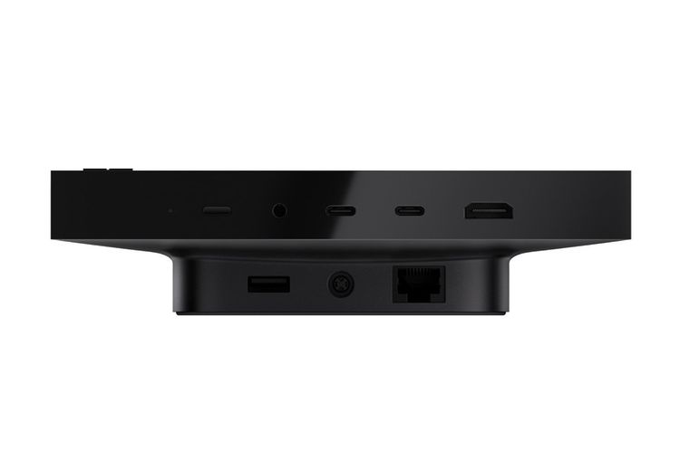 Berbagai port yang ada di Surface RTX Spark Dev Box.