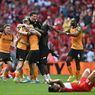 Isu 'Asian Passing' Jadi Sorotan, Kamera Lewati Momen Yu Hirakawa Angkat Trofi di Hull City