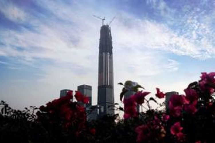 Ping An Finance Center merupakan gedung tertinggi di Tiongkok dengan total tinggi 660 meter.