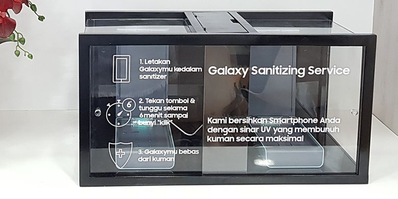 Ilustrasi Galaxy Sanitizing Service untuk membersihkan ponsel dari kuman dengan sinar UV-C