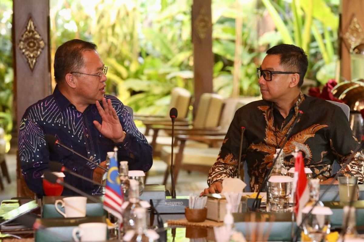 irektur Utama PT PLN (Persero), Darmawan Prasodjo menerima kunjungan CEO Tenaga Nasional Berhad (TNB), Dato’ Indera Ir Baharin bin Din di Jakarta, Senin (9/1/2023).