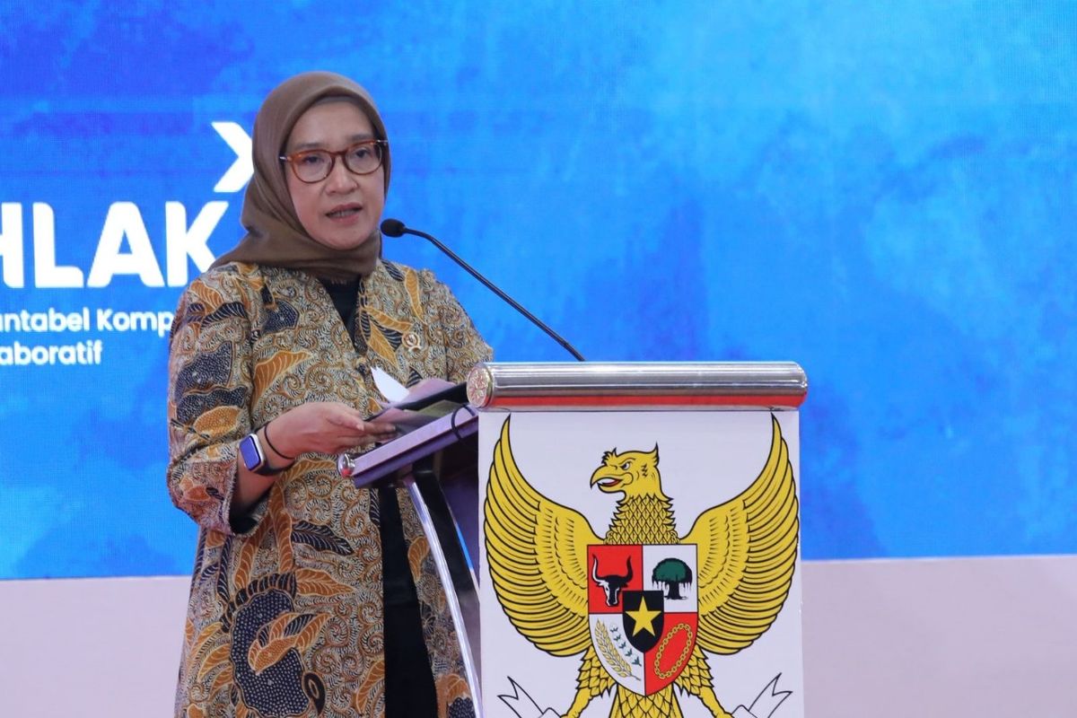 Menteri Pendayagunaan Aparatur Negara dan Reformasi Birokrasi (PANRB) Rini Widyantini saat membuka Rapat Koordinasi Bidang Kelembagaan dan Tata Laksana Tahun 2025, di Semarang, Jawa Tengah, Rabu (29/10/2025).