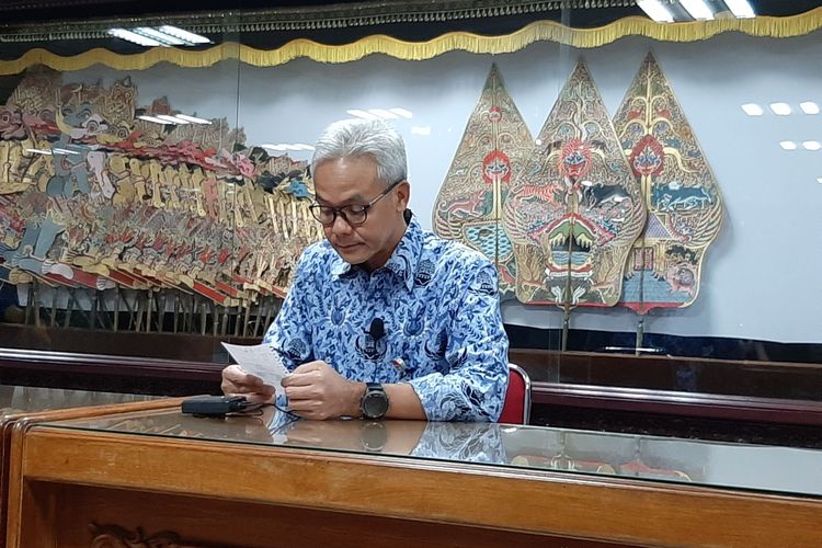 Gubernur Jawa Tengah Ganjar Pranowo saat konferensi pers di Kantor Gubernur Jateng, Selasa (17/3/2020).