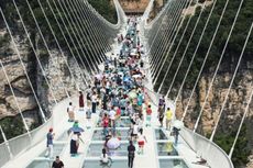 Kebanyakan Pengunjung, Jembatan Kaca Tertinggi di Dunia Ditutup