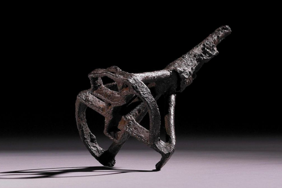 Cap besi Mesir kuno yang digunakan untuk menandai budak manusia 