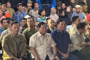 Di Bawah Rintik Hujan, Prabowo Temui Korban Banjir Sumut Jelang Tahun Baru 2026